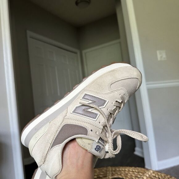 NEW BALANCE 574 WL574EVW Lightweight Lifestyle Sneaker - Tan/White - Size 9 - Picture 9 of 13